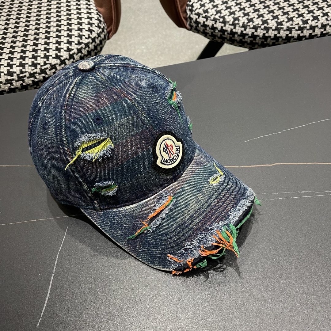  蒙口MONCLER2025新款牛仔破洞棒球帽，时尚炸街单品，风格很OK，网红.时尚博主的最爱！