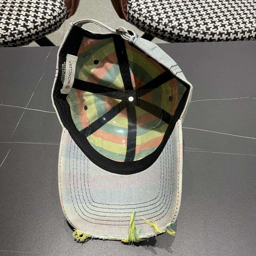  蒙口MONCLER2025新款牛仔破洞棒球帽，时尚炸街单品，风格很OK，网红.时尚博主的最爱！