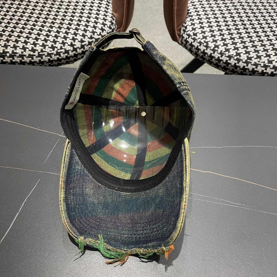  蒙口MONCLER2025新款牛仔破洞棒球帽，时尚炸街单品，风格很OK，网红.时尚博主的最爱！
