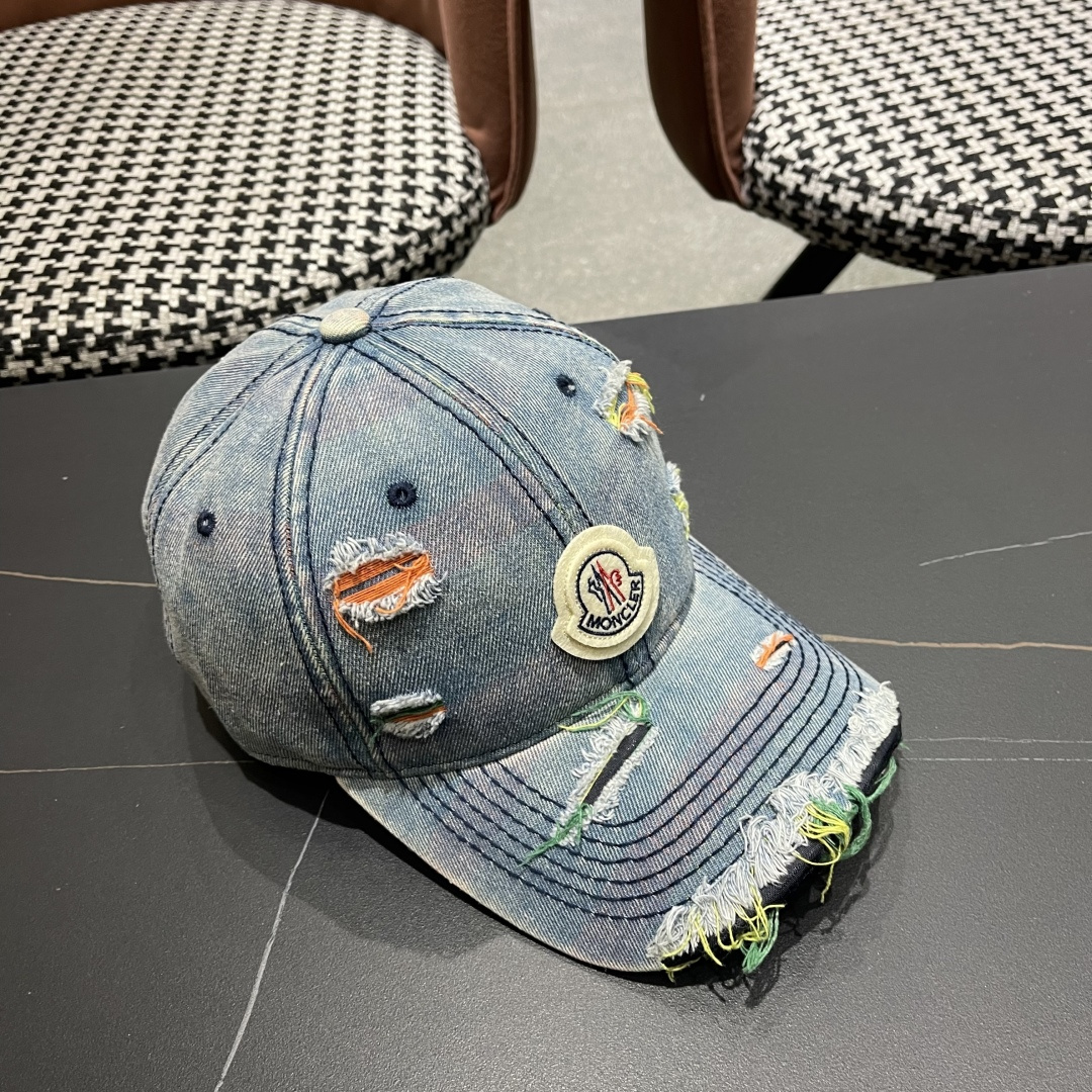  蒙口MONCLER2025新款牛仔破洞棒球帽，时尚炸街单品，风格很OK，网红.时尚博主的最爱！
