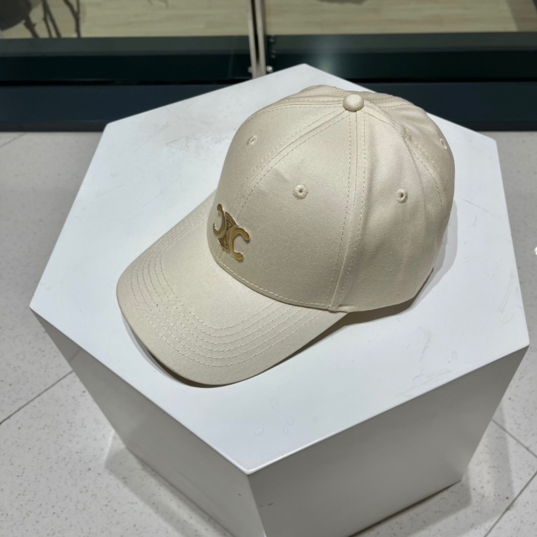 赛琳celine官网代购版本。明星同款最新棒球帽，时尚潮流，高端做工！每一个帽子都是用心之作！非一般的品