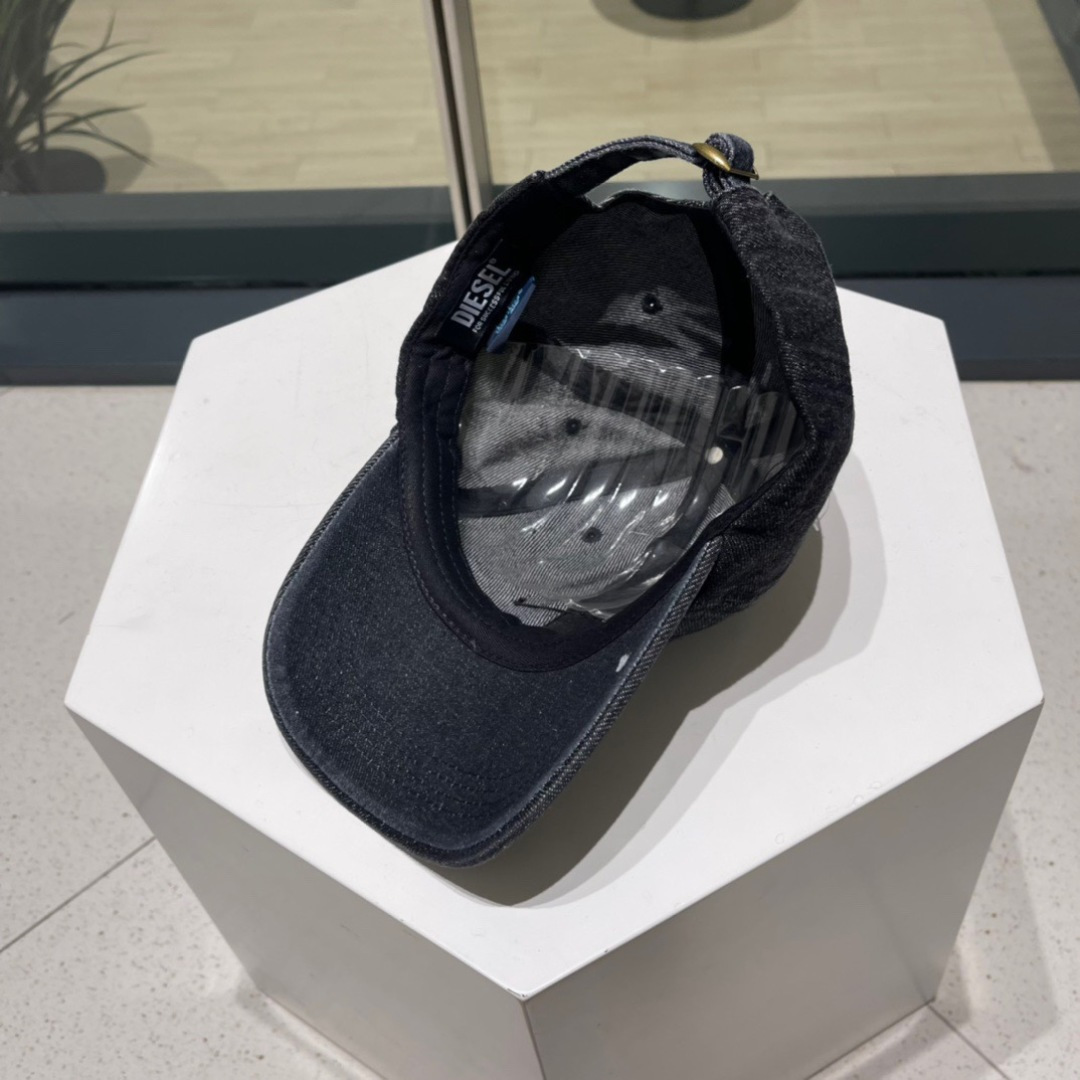  Diesel 迪赛 棒球帽🧢 。2030春夏款棒球帽🧢，出街必备超好搭配，高品质 内标齐全，赶紧入手！