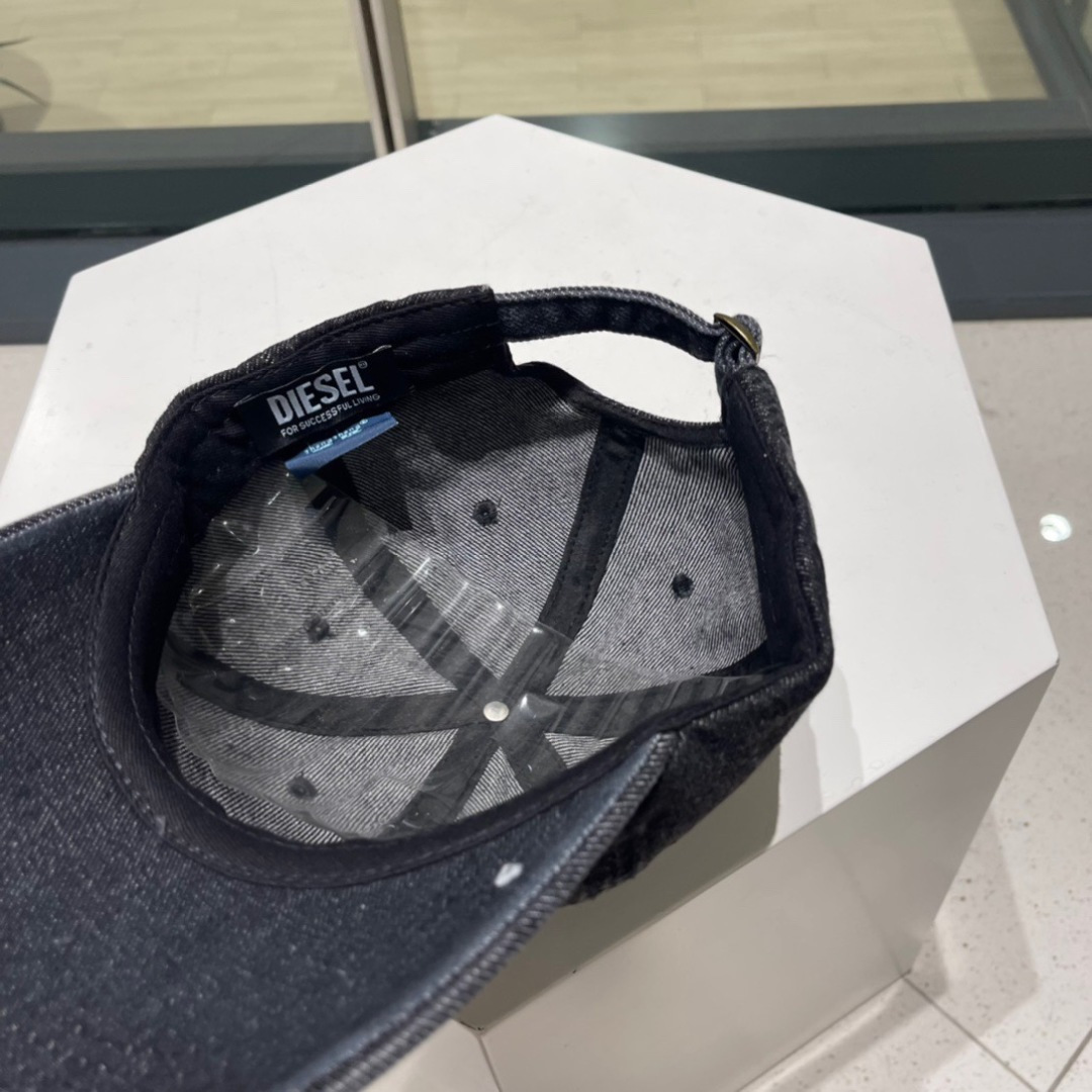  Diesel 迪赛 棒球帽🧢 。2030春夏款棒球帽🧢，出街必备超好搭配，高品质 内标齐全，赶紧入手！