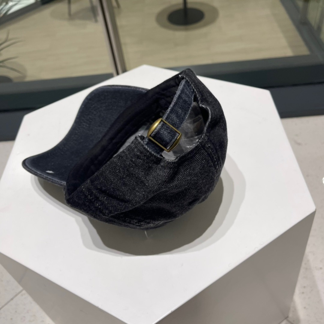  Diesel 迪赛 棒球帽🧢 。2030春夏款棒球帽🧢，出街必备超好搭配，高品质 内标齐全，赶紧入手！