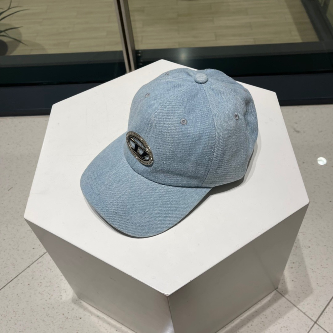  Diesel 迪赛 棒球帽🧢 。2030春夏款棒球帽🧢，出街必备超好搭配，高品质 内标齐全，赶紧入手！