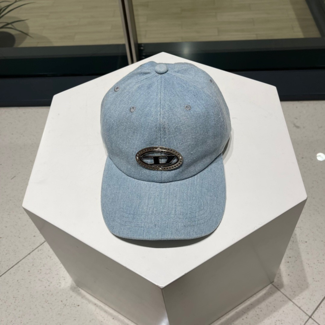  Diesel 迪赛 棒球帽🧢 。2030春夏款棒球帽🧢，出街必备超好搭配，高品质 内标齐全，赶紧入手！