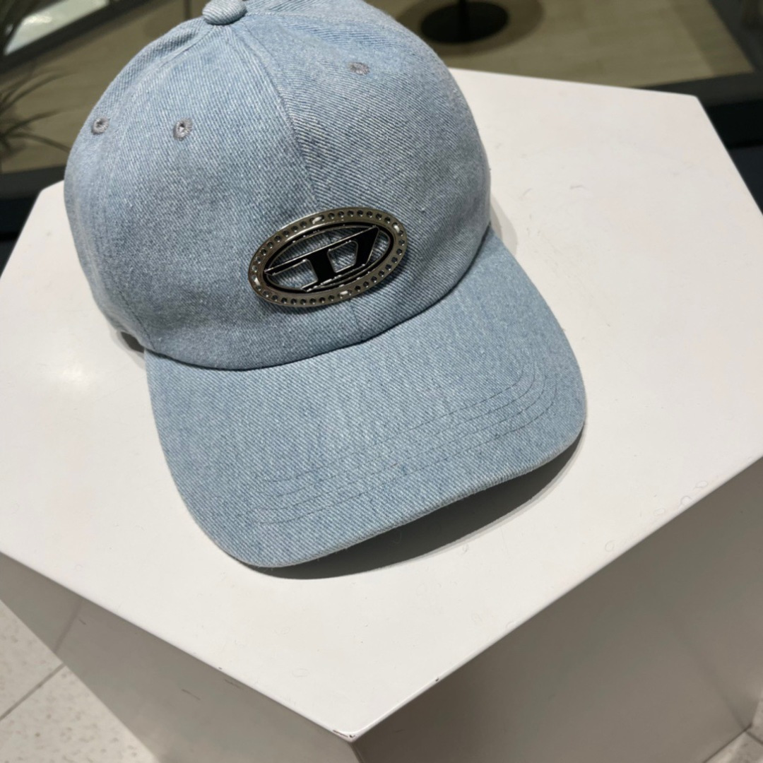  Diesel 迪赛 棒球帽🧢 。2030春夏款棒球帽🧢，出街必备超好搭配，高品质 内标齐全，赶紧入手！