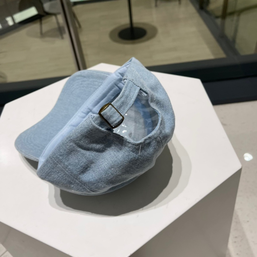  Diesel 迪赛 棒球帽🧢 。2030春夏款棒球帽🧢，出街必备超好搭配，高品质 内标齐全，赶紧入手！