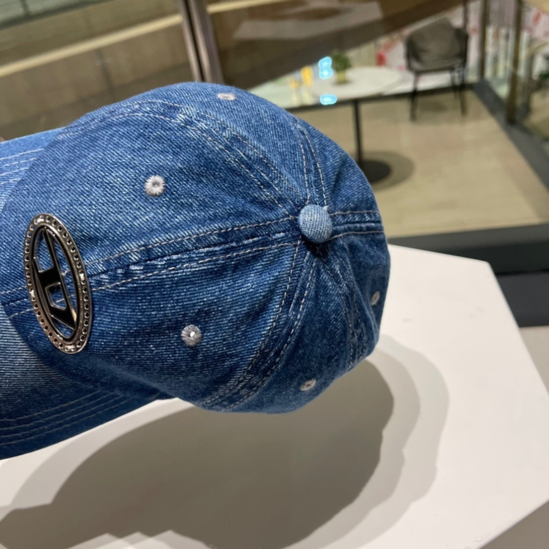  Diesel 迪赛 棒球帽🧢 。2030春夏款棒球帽🧢，出街必备超好搭配，高品质 内标齐全，赶紧入手！