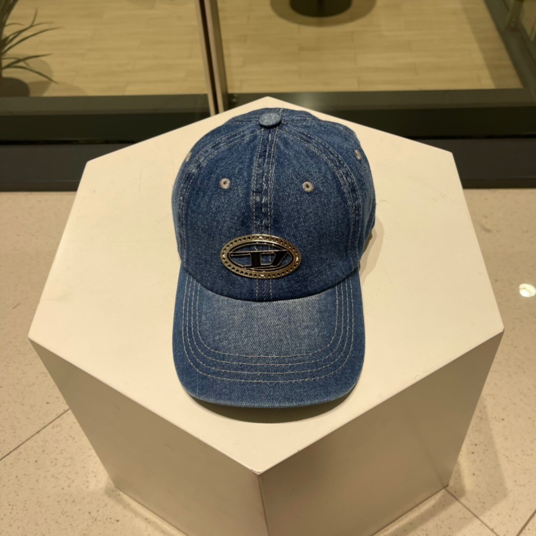  Diesel 迪赛 棒球帽🧢 。2030春夏款棒球帽🧢，出街必备超好搭配，高品质 内标齐全，赶紧入手！