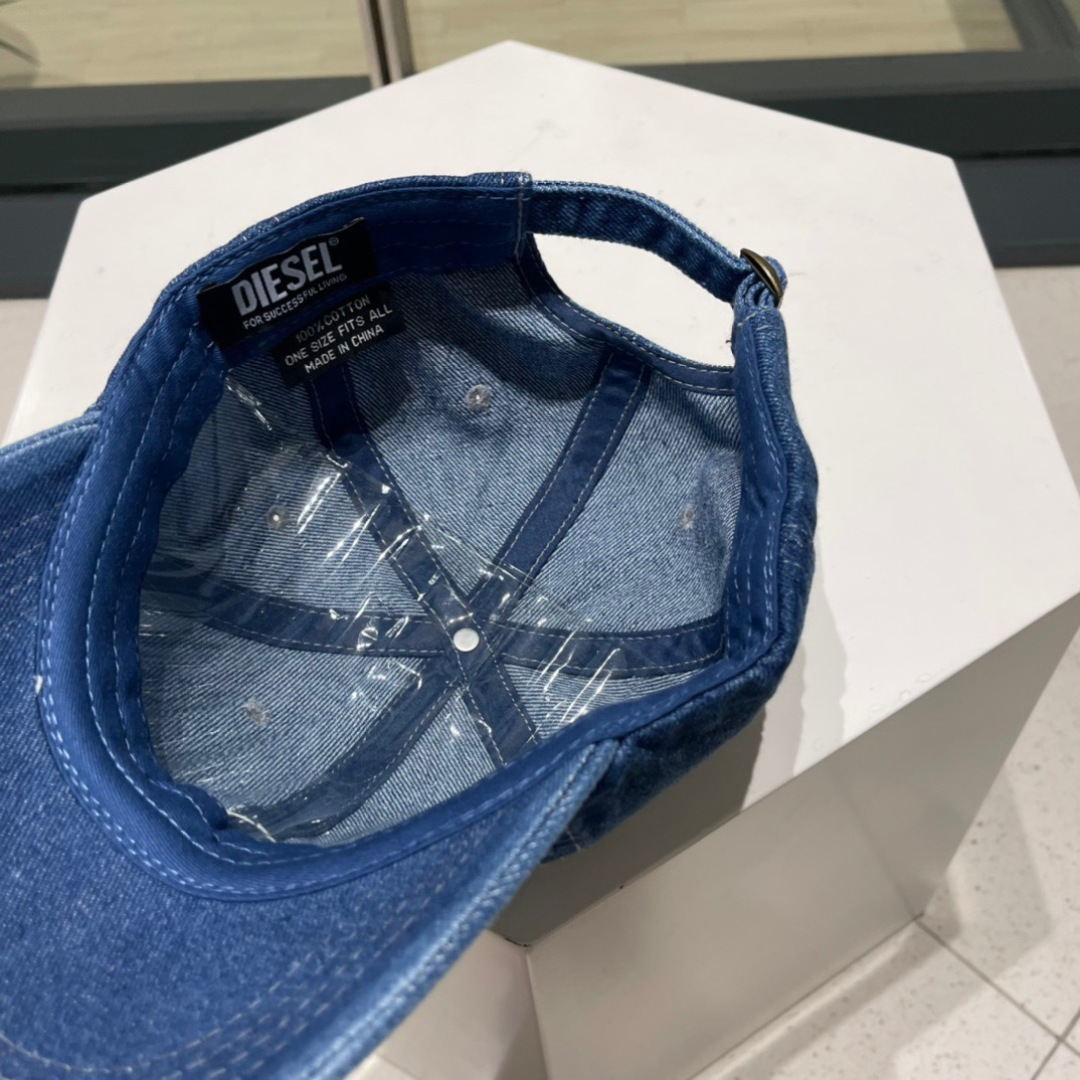  Diesel 迪赛 棒球帽🧢 。2030春夏款棒球帽🧢，出街必备超好搭配，高品质 内标齐全，赶紧入手！