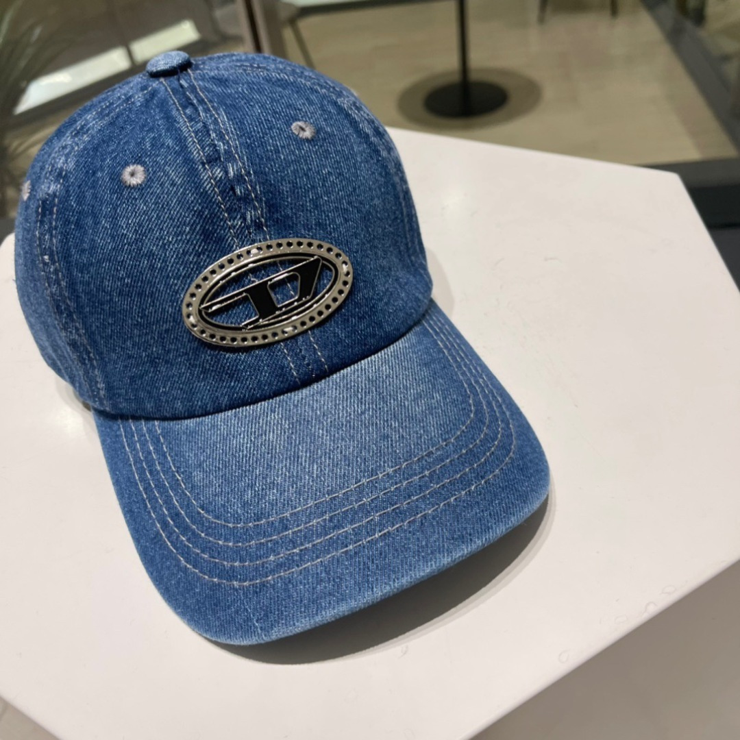  Diesel 迪赛 棒球帽🧢 。2030春夏款棒球帽🧢，出街必备超好搭配，高品质 内标齐全，赶紧入手！