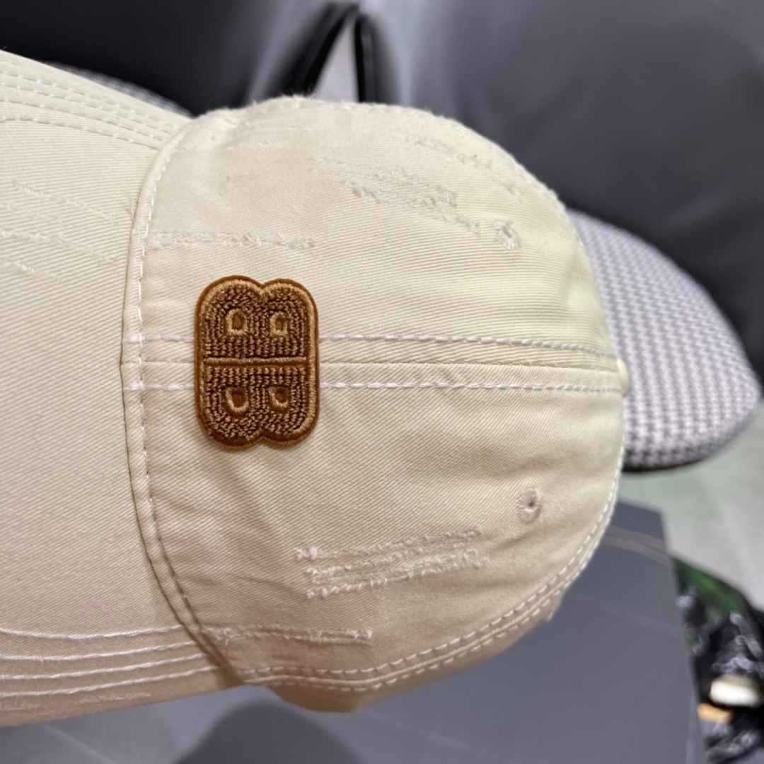  新品Balenciaga巴黎世家新款棒球帽
现货秒发🧢简约时尚超级无敌好看的帽子！情侣款！原单货比起其