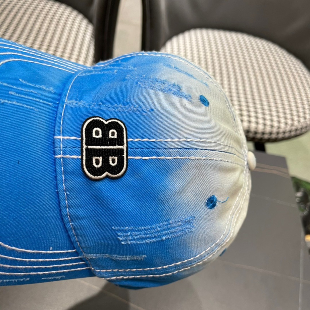  新品Balenciaga巴黎世家新款棒球帽
现货秒发🧢简约时尚超级无敌好看的帽子！情侣款！原单货比起其