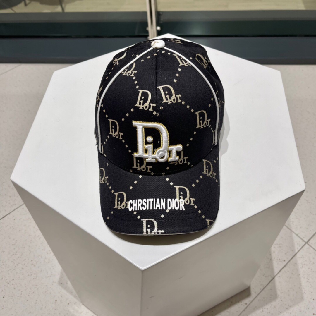 。Dior(迪奥)新款原单棒球帽， 精致純也格调很有感觉，很酷很时尚，专柜断货热门，质量超赞