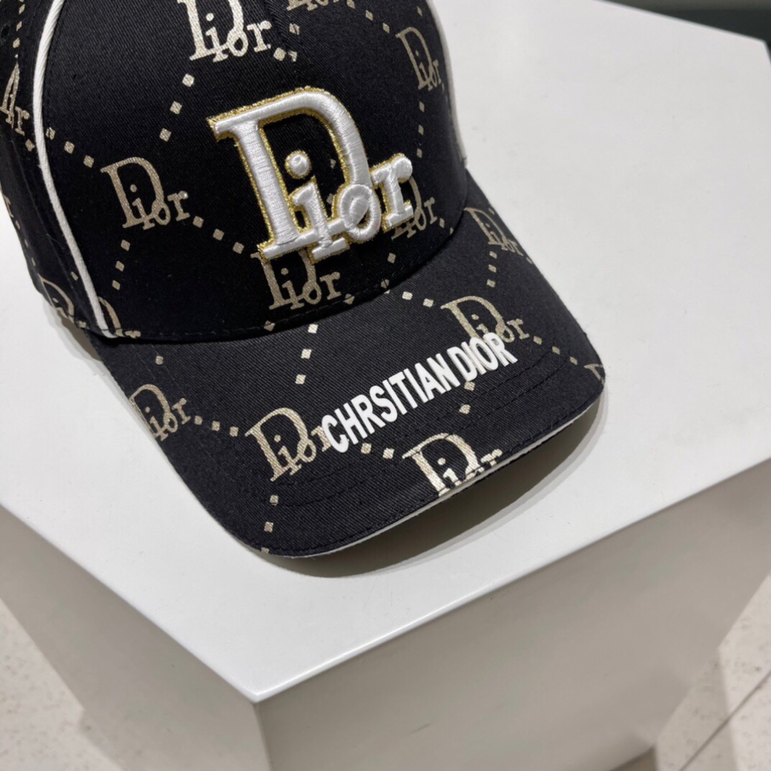。Dior(迪奥)新款原单棒球帽， 精致純也格调很有感觉，很酷很时尚，专柜断货热门，质量超赞