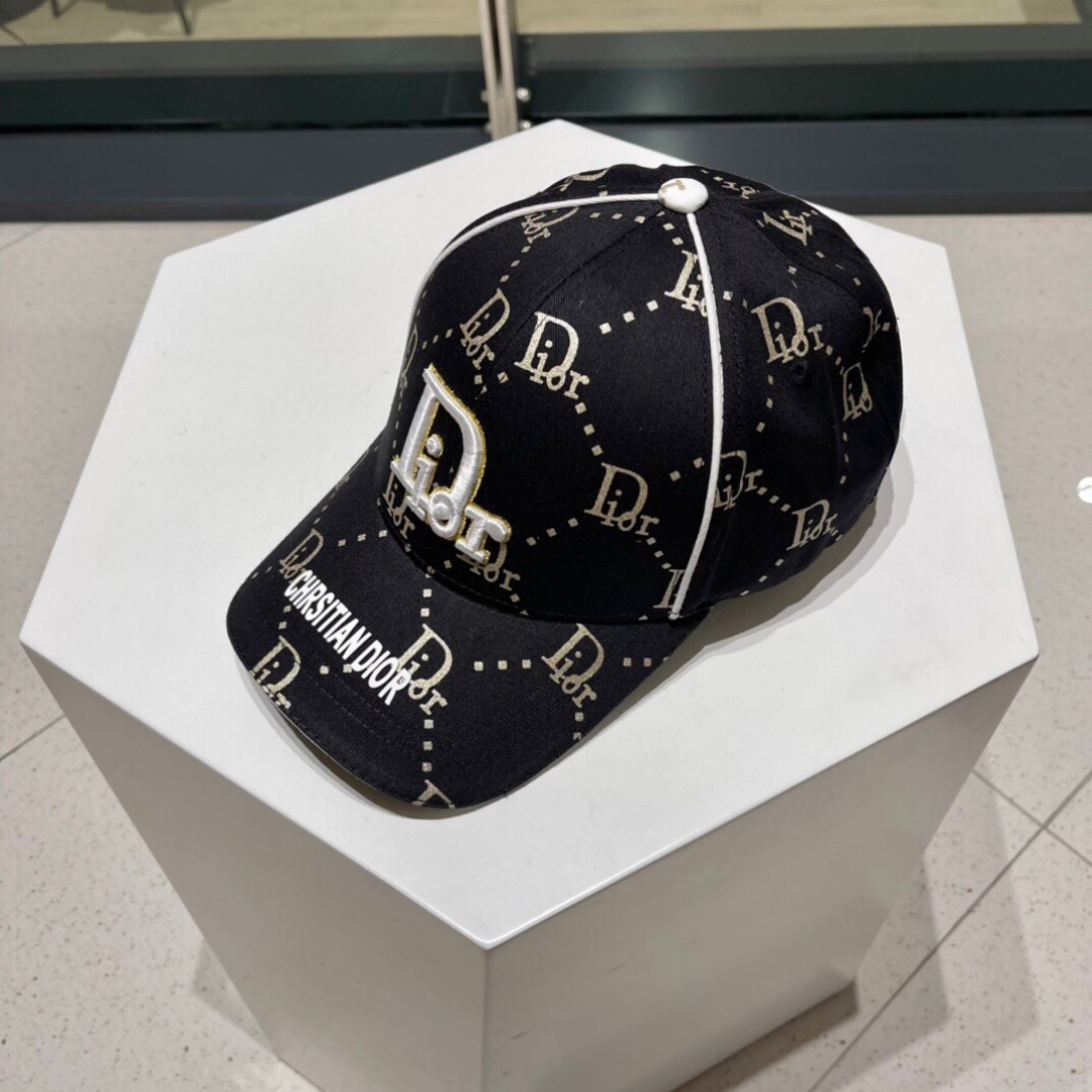 。Dior(迪奥)新款原单棒球帽， 精致純也格调很有感觉，很酷很时尚，专柜断货热门，质量超赞