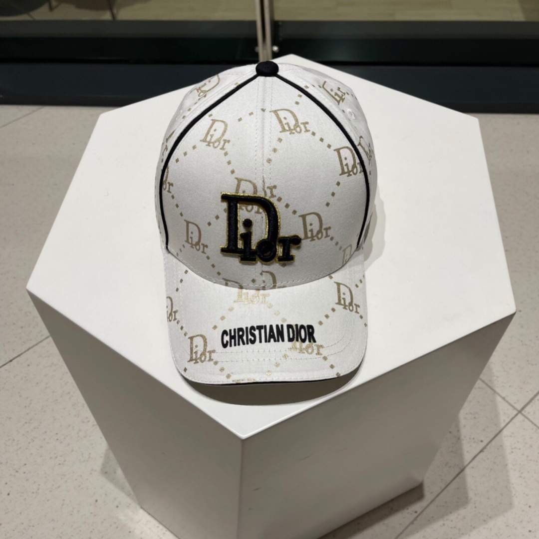 。Dior(迪奥)新款原单棒球帽， 精致純也格调很有感觉，很酷很时尚，专柜断货热门，质量超赞