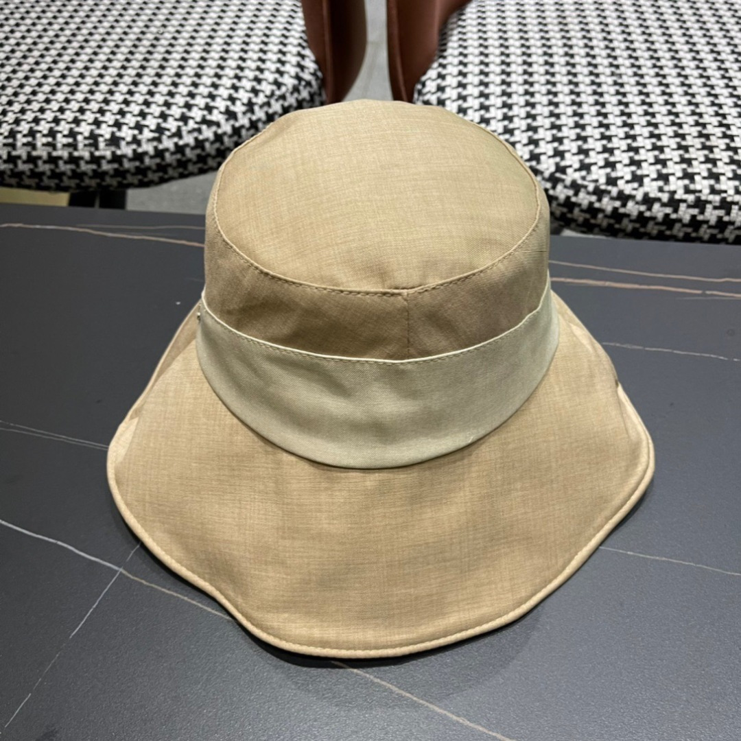  赛琳 CELINE2025新款拼色小桶帽渔夫帽～简约大气
🔅独特拼接设计 夏季新品～