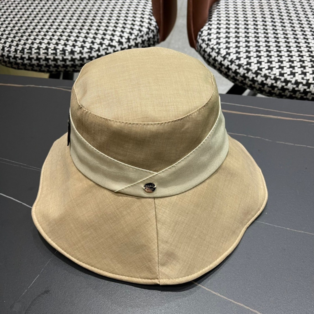  赛琳 CELINE2025新款拼色小桶帽渔夫帽～简约大气
🔅独特拼接设计 夏季新品～