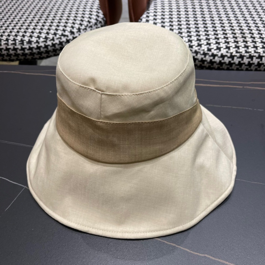  赛琳 CELINE2025新款拼色小桶帽渔夫帽～简约大气
🔅独特拼接设计 夏季新品～