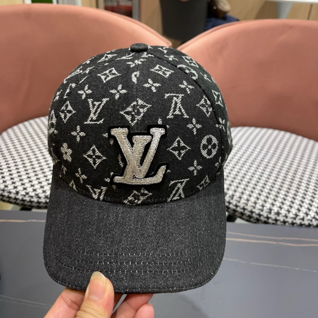  LV(路易威登)新款早秋原单棒球帽，专柜11开模订制，精细刺绣！质量超赞，基础头围56，贴片可调节。