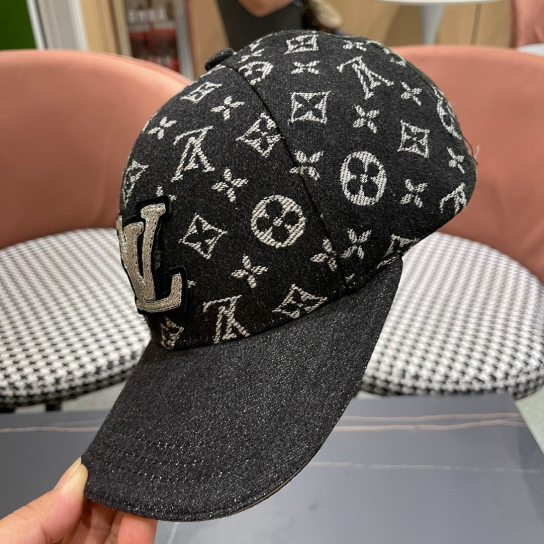  LV(路易威登)新款早秋原单棒球帽，专柜11开模订制，精细刺绣！质量超赞，基础头围56，贴片可调节。