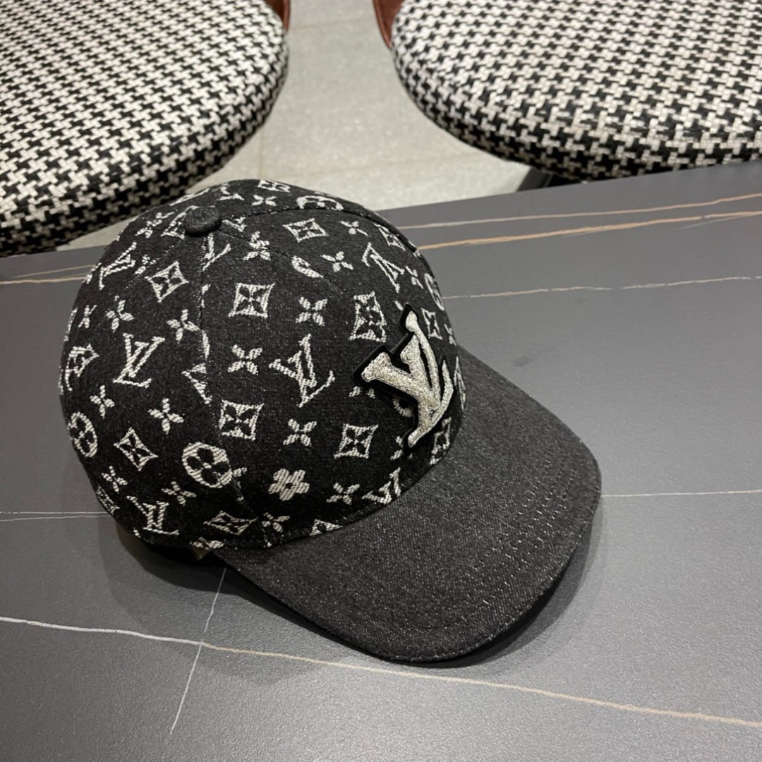  LV(路易威登)新款早秋原单棒球帽，专柜11开模订制，精细刺绣！质量超赞，基础头围56，贴片可调节。