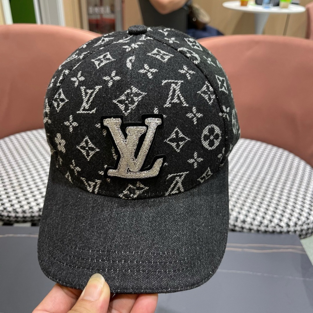  LV(路易威登)新款早秋原单棒球帽，专柜11开模订制，精细刺绣！质量超赞，基础头围56，贴片可调节。