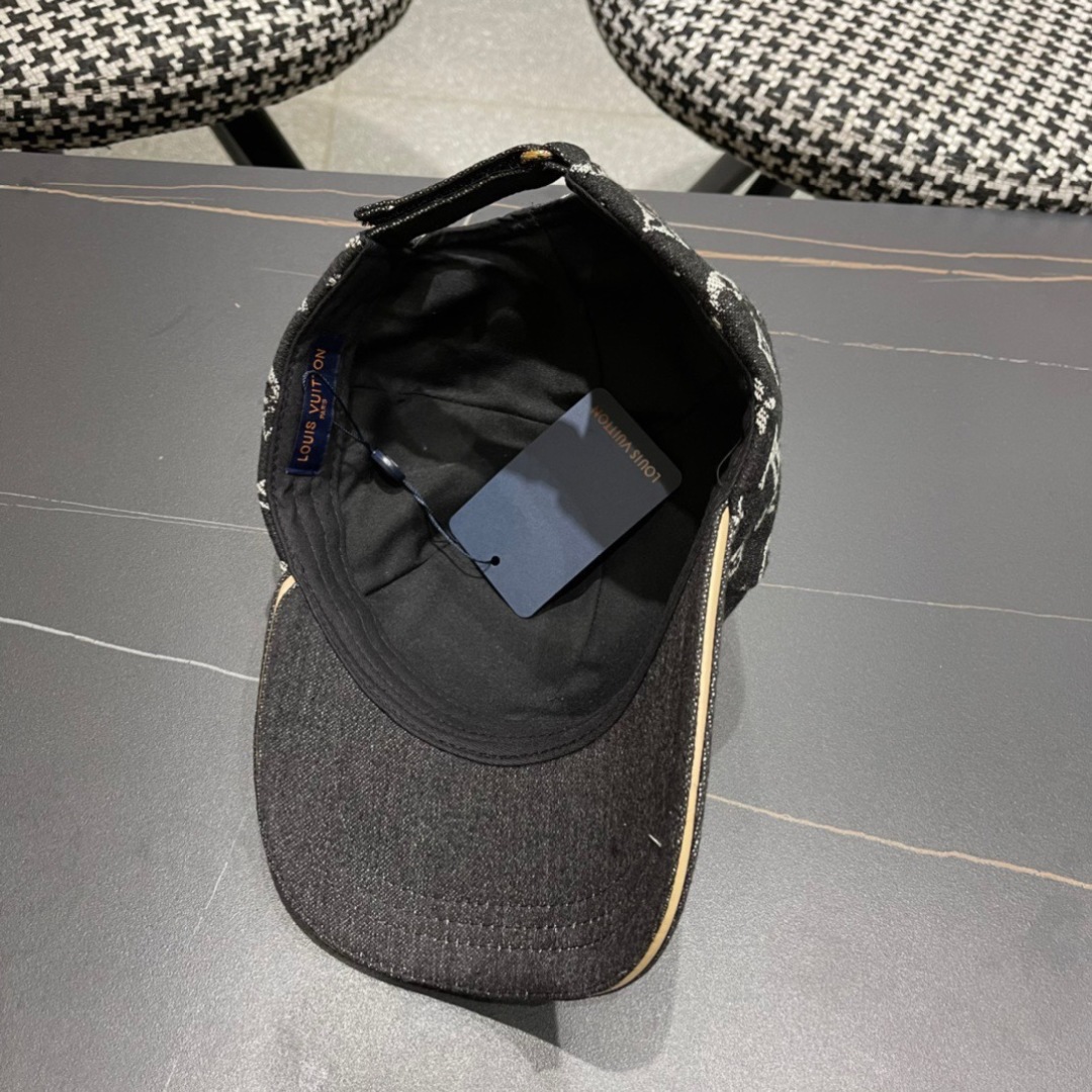  LV(路易威登)新款早秋原单棒球帽，专柜11开模订制，精细刺绣！质量超赞，基础头围56，贴片可调节。