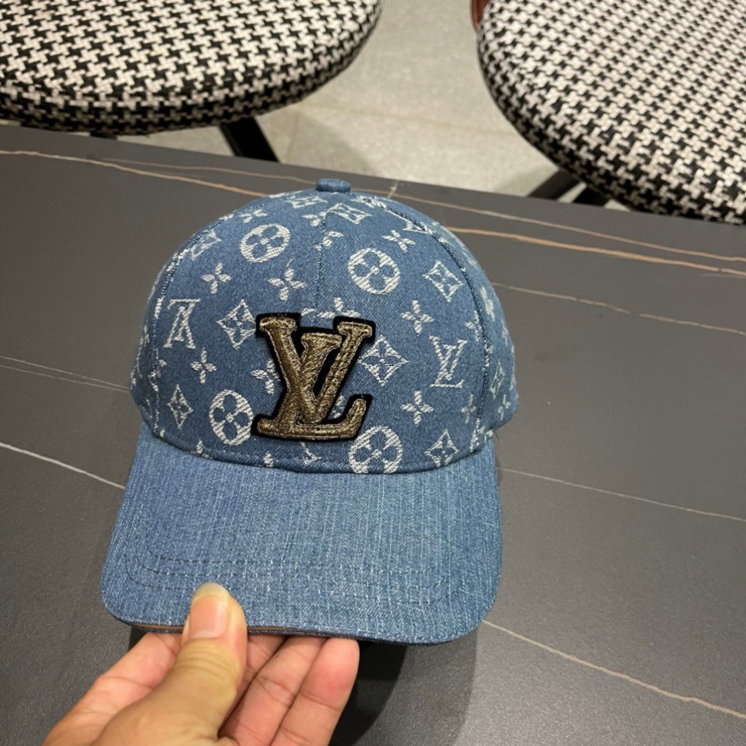  LV(路易威登)新款早秋原单棒球帽，专柜11开模订制，精细刺绣！质量超赞，基础头围56，贴片可调节。