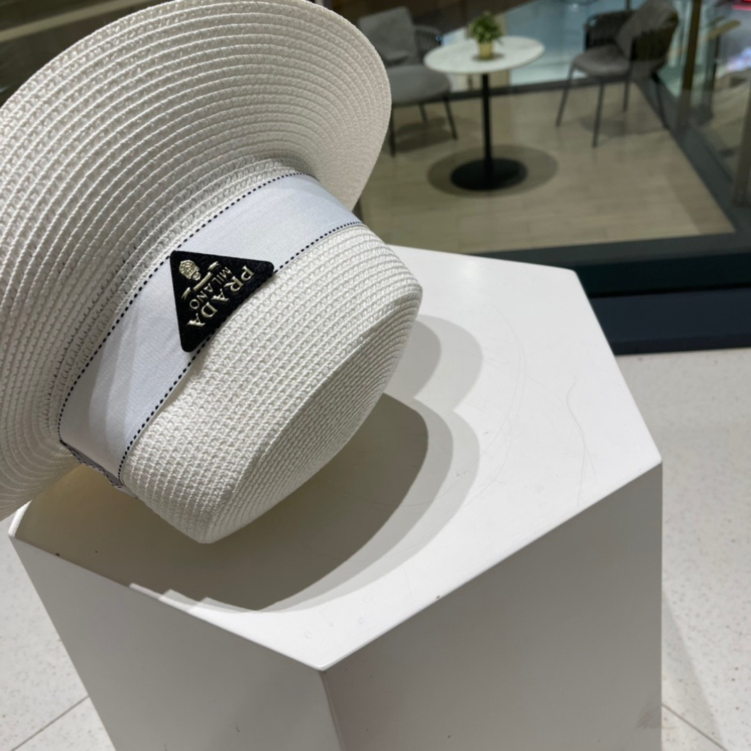 【Prada普拉达】2025新款三角标款平顶草编草帽，出街必备超好搭配，赶紧入手！