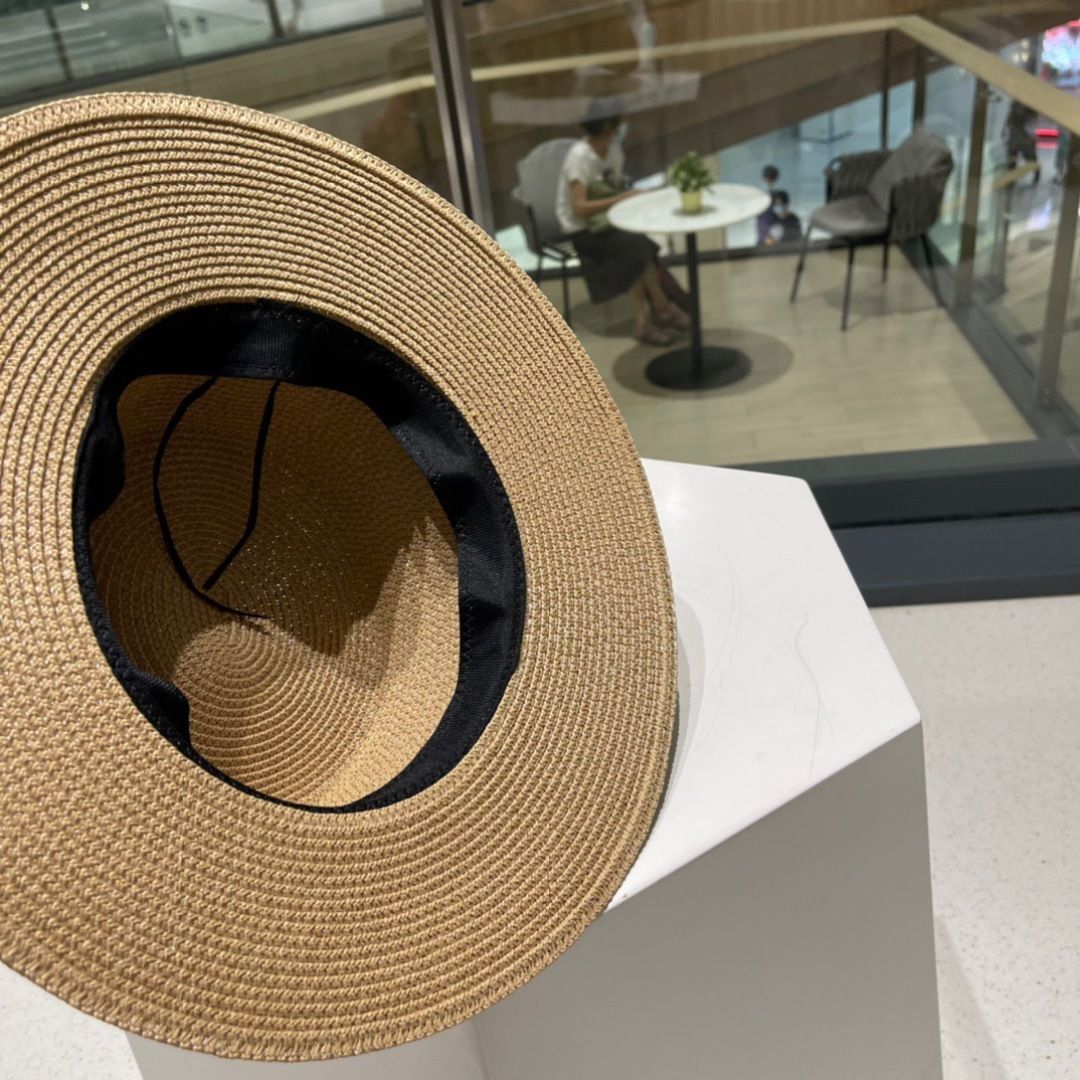 【Prada普拉达】2025新款三角标款平顶草编草帽，出街必备超好搭配，赶紧入手！