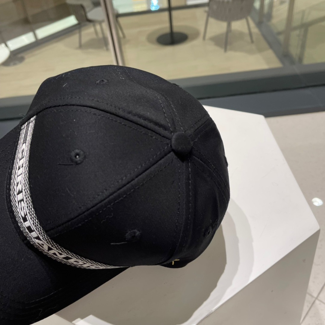 。Dior(迪奥)新款原单刺绣字母棒球帽， 精致純也格调很有感觉，很酷很时尚，专柜断货热门，质量超赞