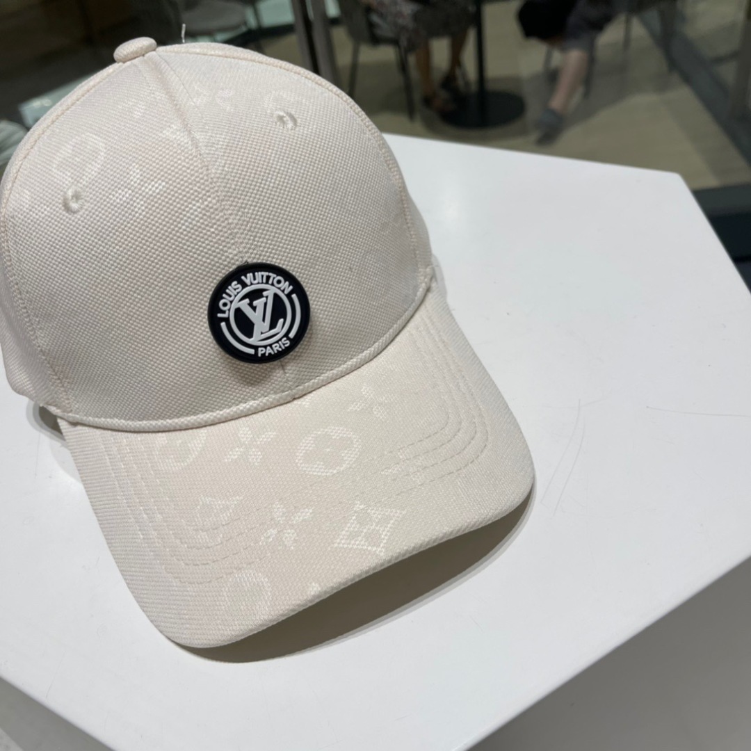  LV新款专柜同步棒球帽，专柜同步出货，大牌款超好搭配，赶紧入手！