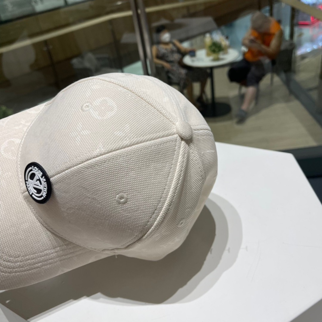  LV新款专柜同步棒球帽，专柜同步出货，大牌款超好搭配，赶紧入手！
