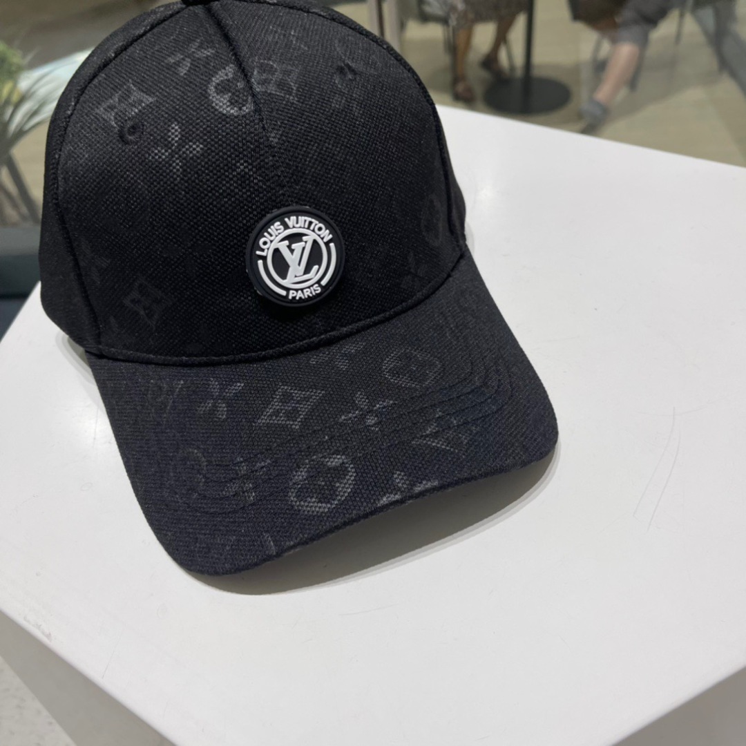  LV新款专柜同步棒球帽，专柜同步出货，大牌款超好搭配，赶紧入手！