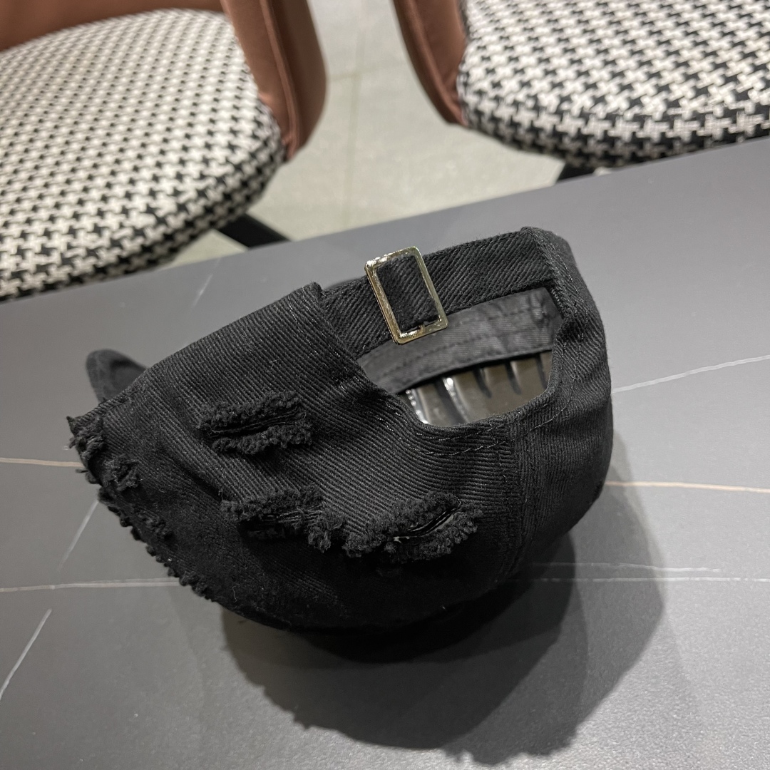  PRADA普拉达新款破小洞棒球帽🕋洋气潮品，男女同款！