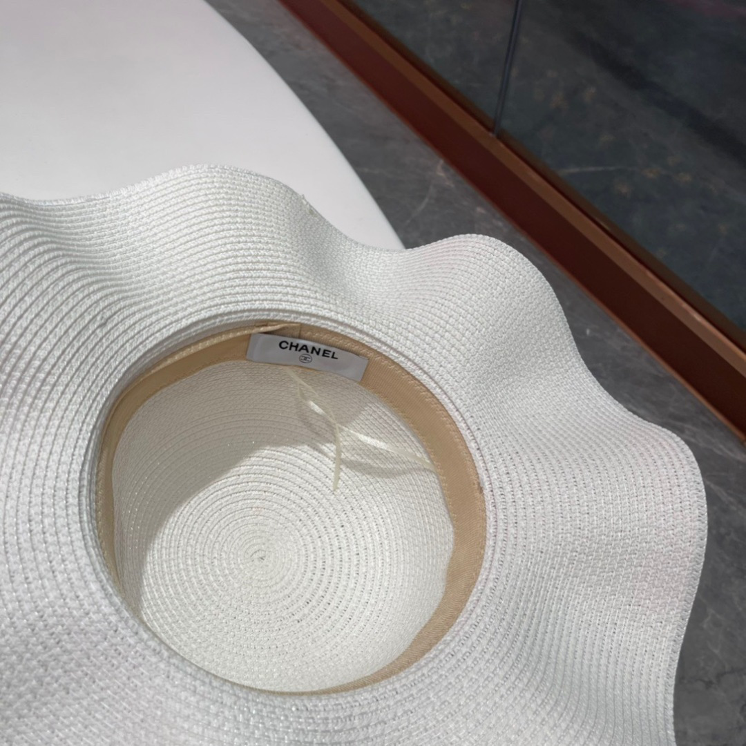  【CHANEL香奈儿】新款草编荷叶边 遮阳草帽盆帽🤩沙滩风，简约大方，百搭单品～出街首选，新款帽型超美