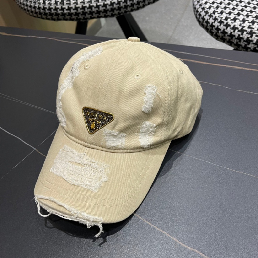 
新款出货！
Prada(普拉达)新款牛仔棒球帽， 轻盈透气！质量超赞，基础头围56，贴片可调节。
