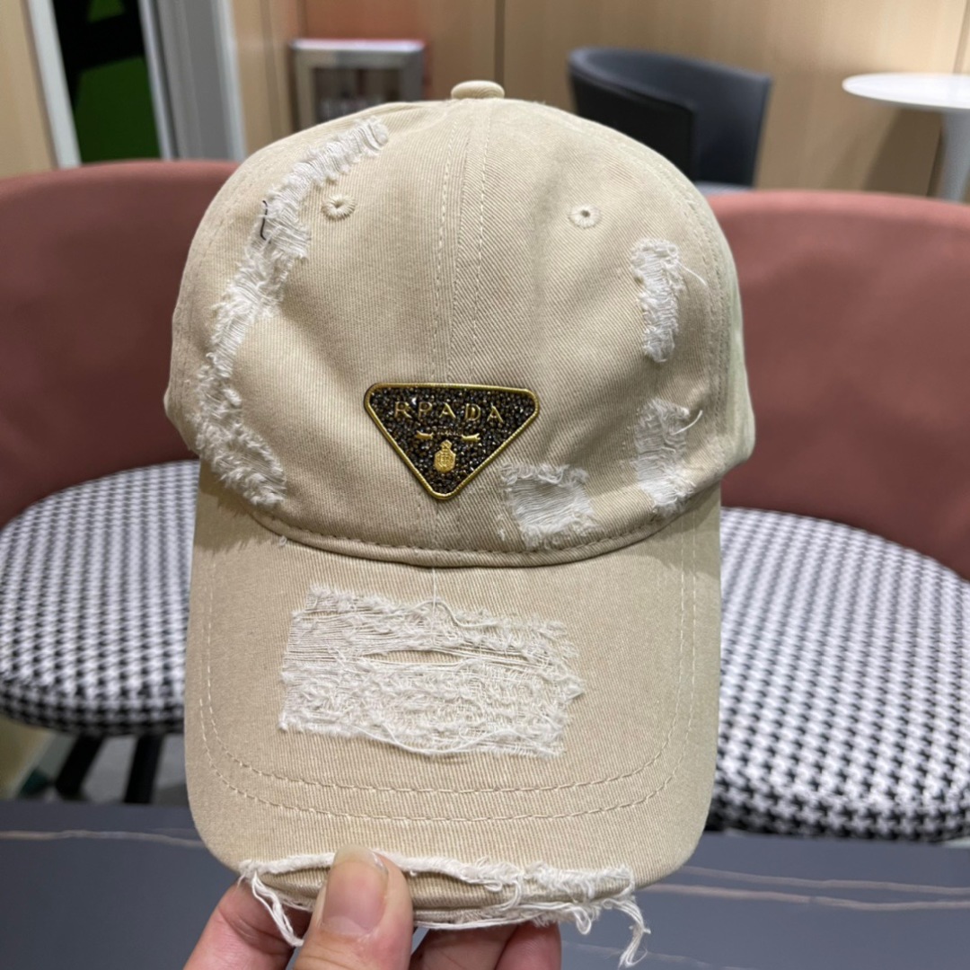 
新款出货！
Prada(普拉达)新款牛仔棒球帽， 轻盈透气！质量超赞，基础头围56，贴片可调节。