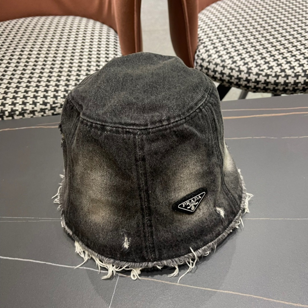 
👒普拉达Prada 新款水桶牛仔渔夫帽， 精致格调有感觉，断货热门，质量超赞