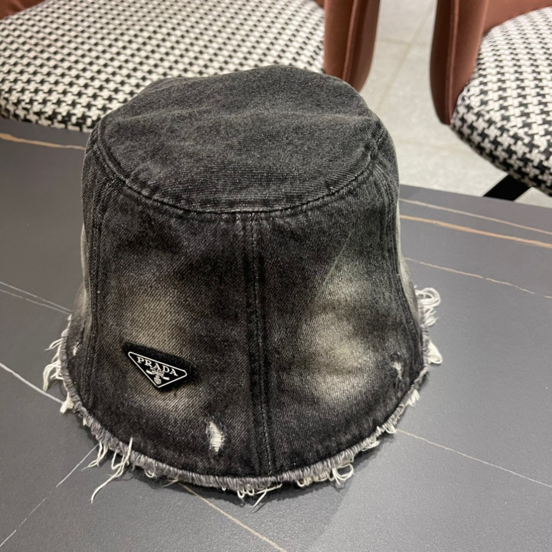 
👒普拉达Prada 新款水桶牛仔渔夫帽， 精致格调有感觉，断货热门，质量超赞