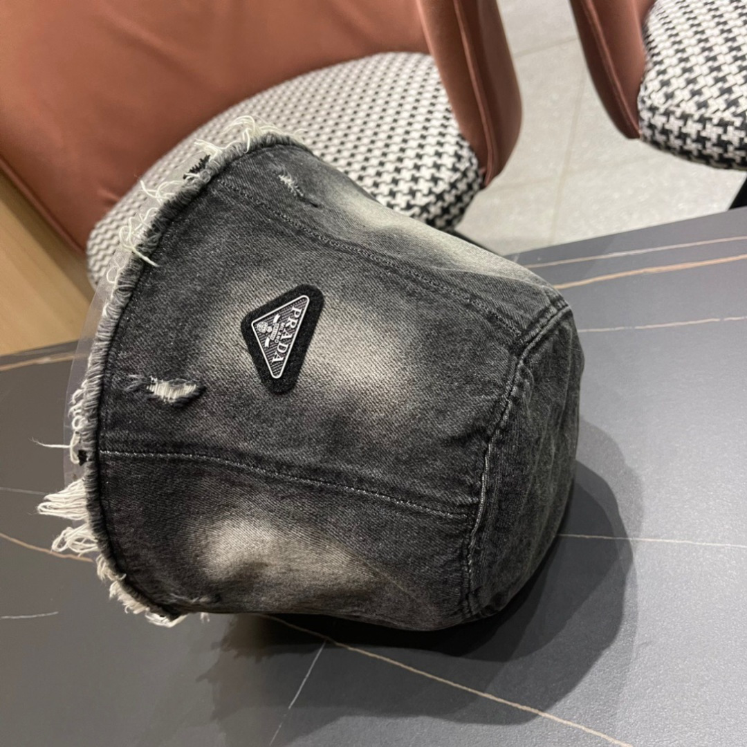 
👒普拉达Prada 新款水桶牛仔渔夫帽， 精致格调有感觉，断货热门，质量超赞