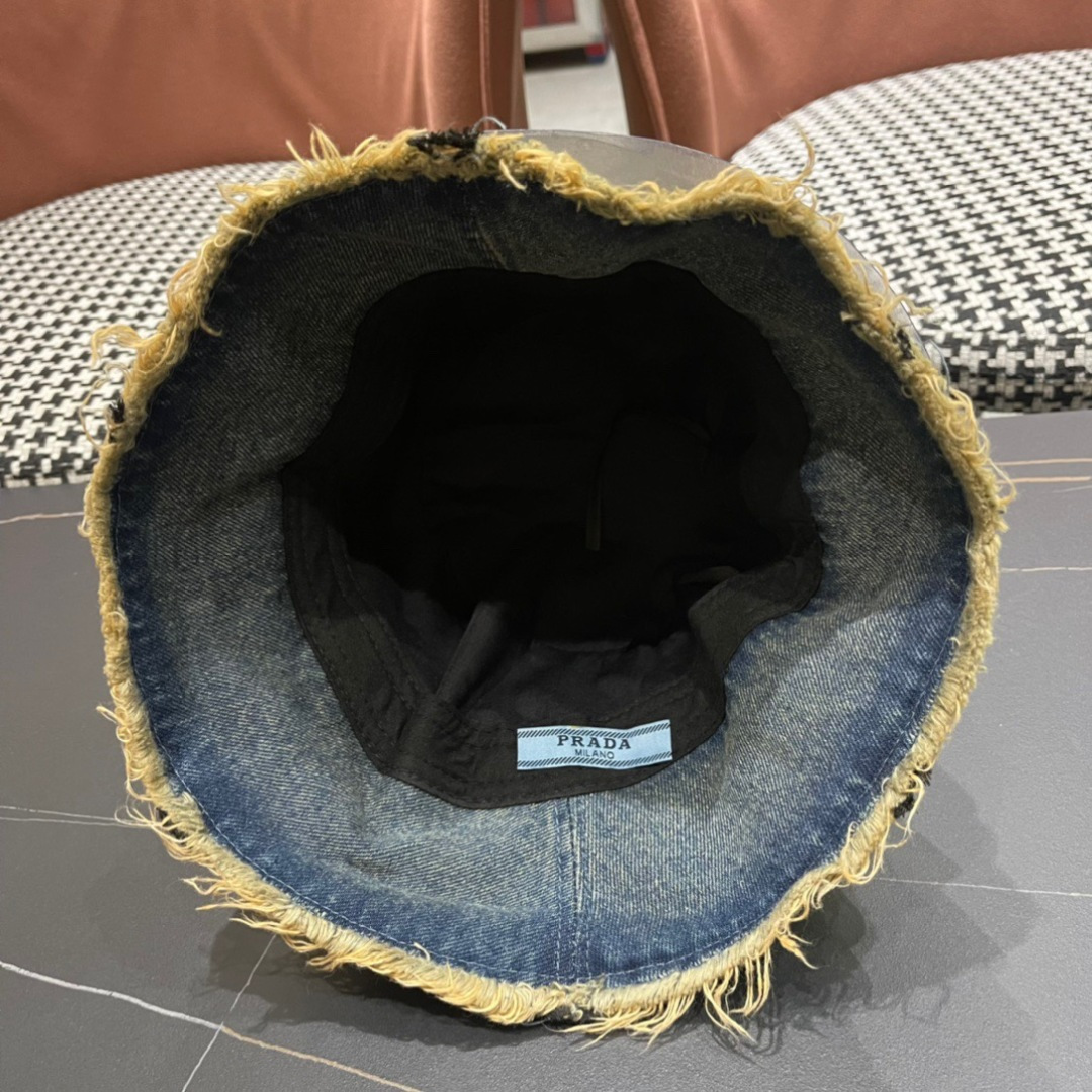 
👒普拉达Prada 新款水桶牛仔渔夫帽， 精致格调有感觉，断货热门，质量超赞