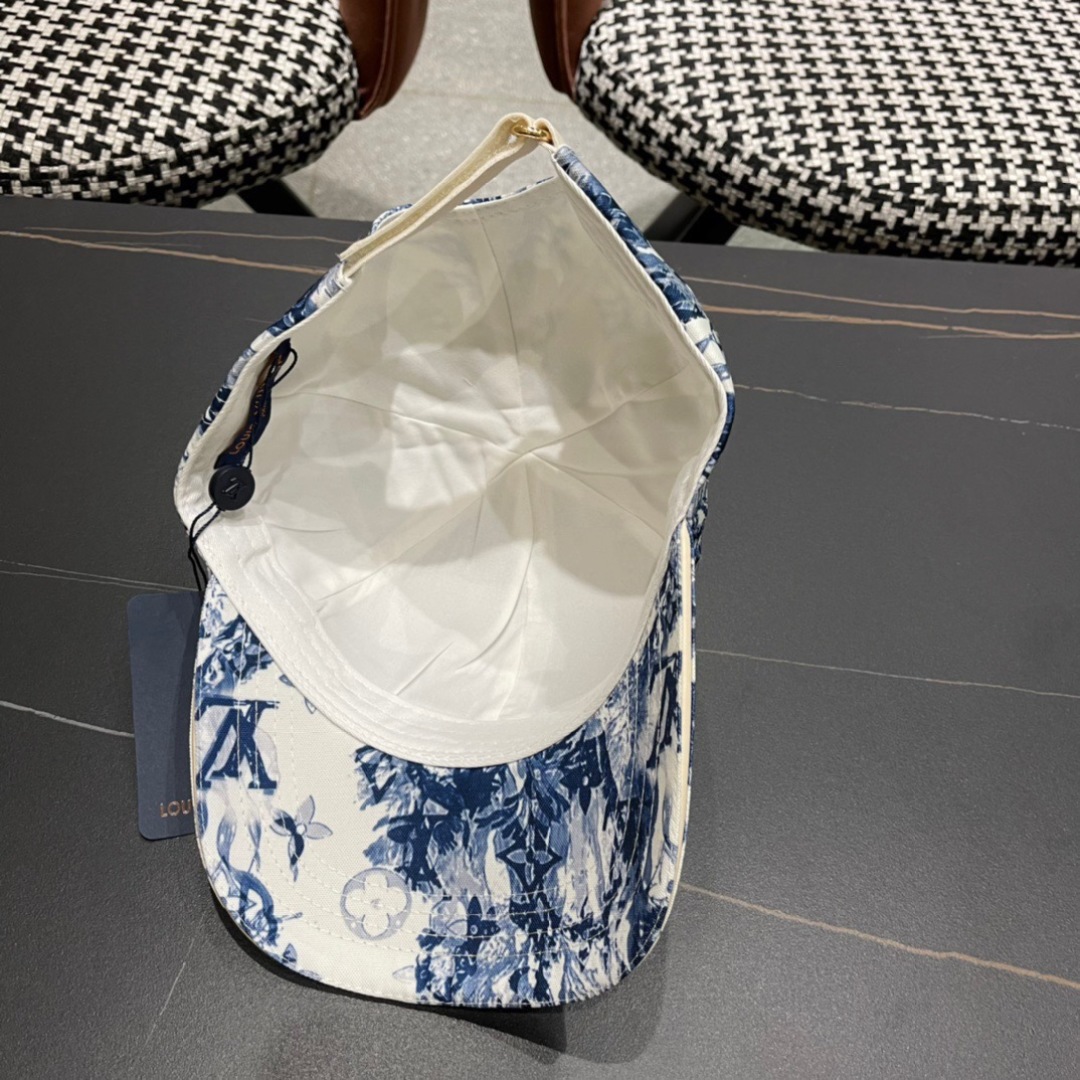  LV(路易威登)新款老花原单棒球帽，11开模订制，做工细致完美，质量超赞，基础头围56，贴片可调节。