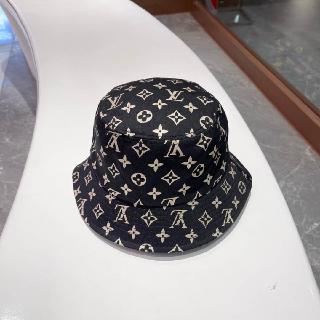 LV路易威登官网版出货，经典渔夫帽，非常经典的经典，流行的复古美，四季可用，出门必备，非常显脸小