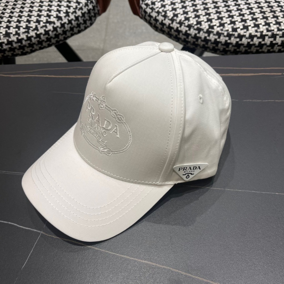。Prada(普拉达)新款原单棒球帽， 11开模订制，做工完美，质量超赞，基础头围56，贴片可调节。