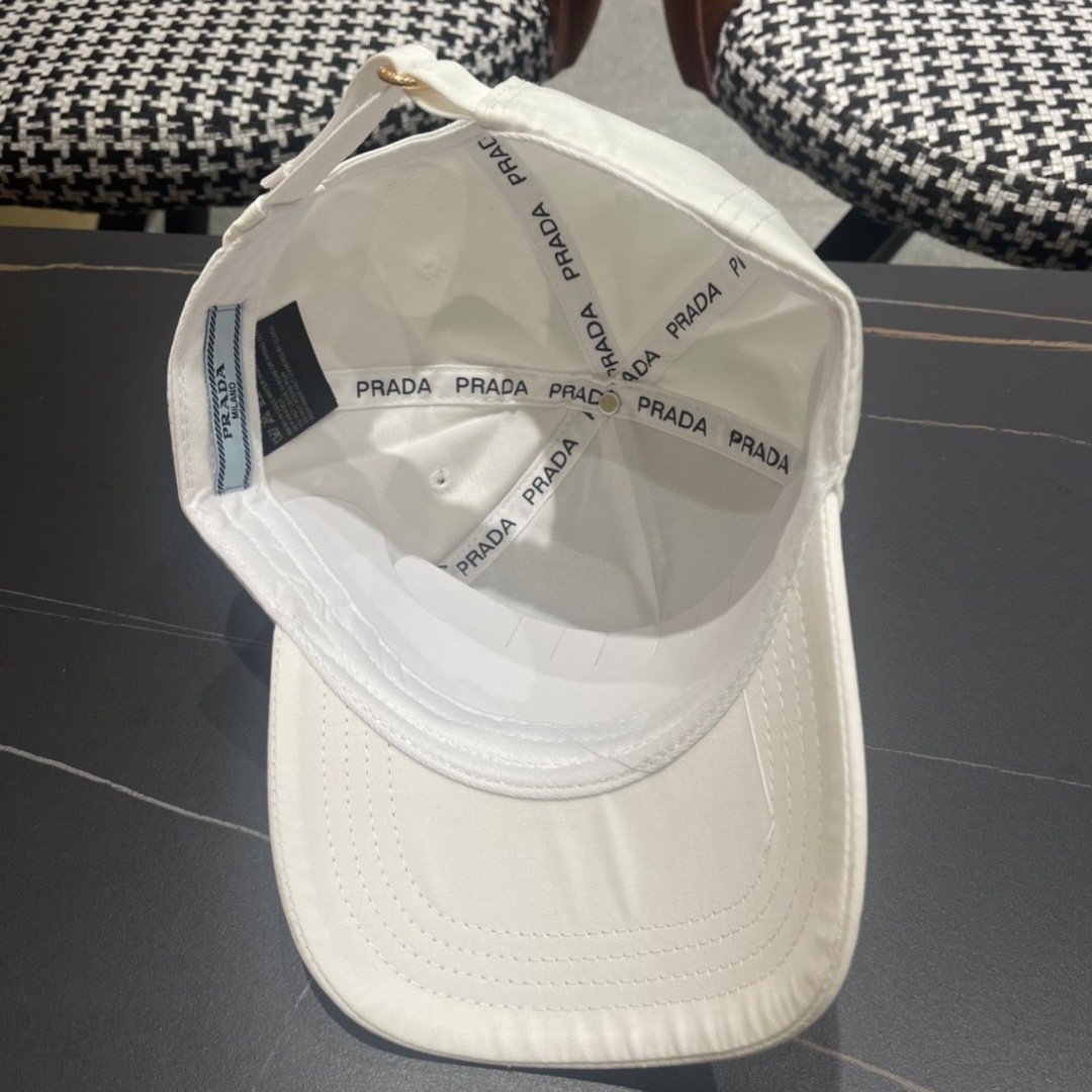 。Prada(普拉达)新款原单棒球帽， 11开模订制，做工完美，质量超赞，基础头围56，贴片可调节。