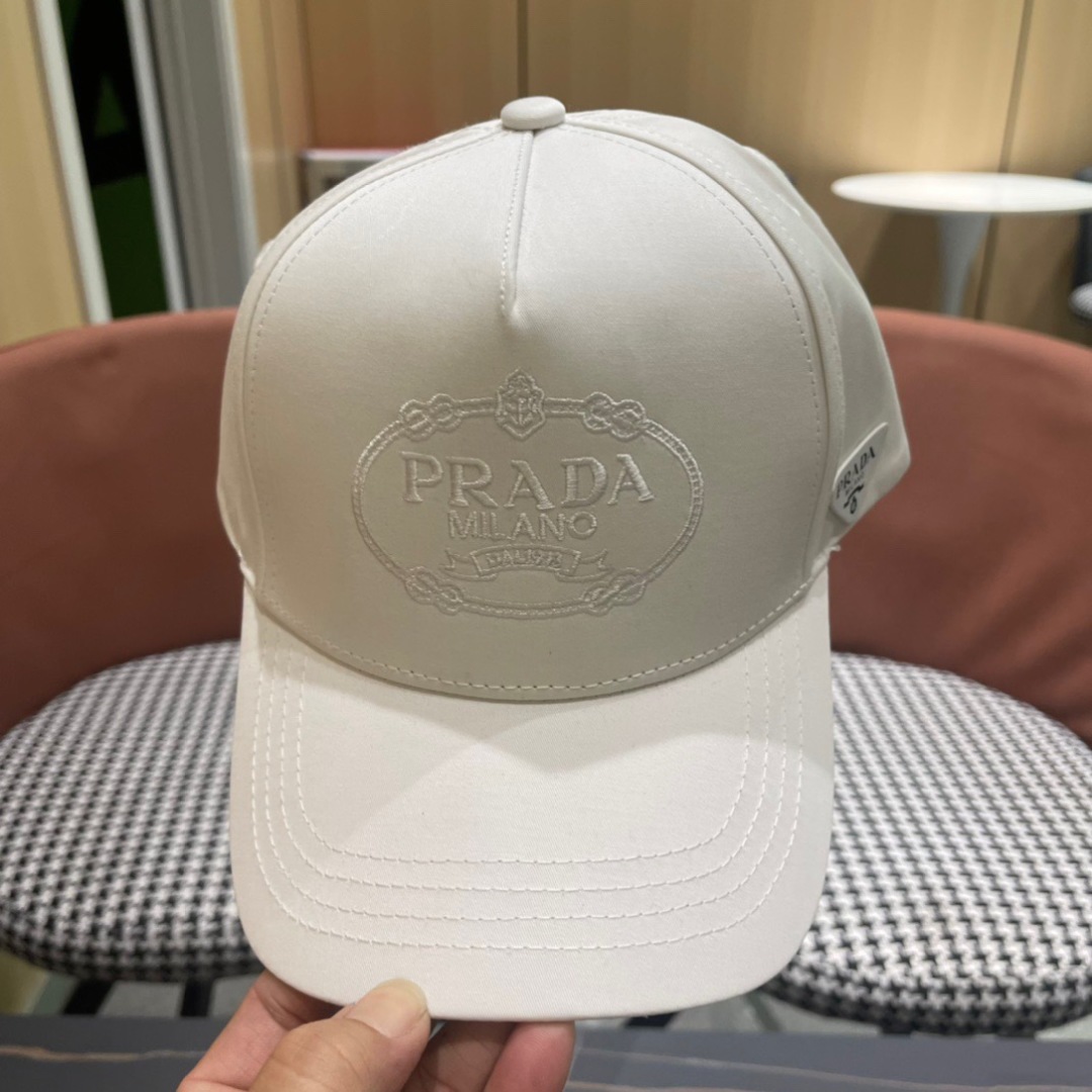 。Prada(普拉达)新款原单棒球帽， 11开模订制，做工完美，质量超赞，基础头围56，贴片可调节。
